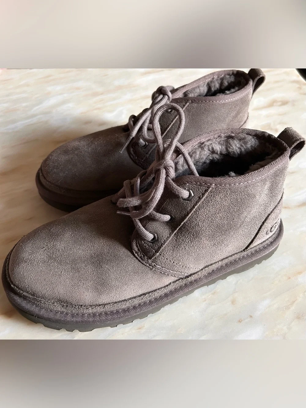 UGG Big Kids' Neumel II Gray Suede Classic Chukka Warm Lace-Up Boots Size 6 Boys
